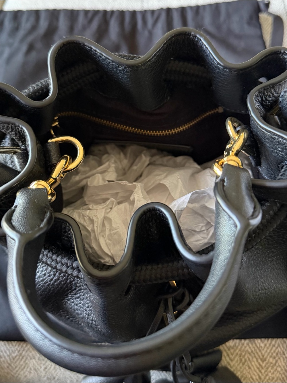 Marc Jacobs Black Pebbled Leather Tassel Drawstring Bucket Bag - Picture 5 of 5